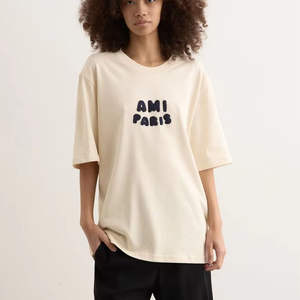 T-shirt graphique pour femmes en coton doux et confortable à manches courtes, décontracté, tendance, streetwear, mode estivale, fournisseur en gros - Product Image 2