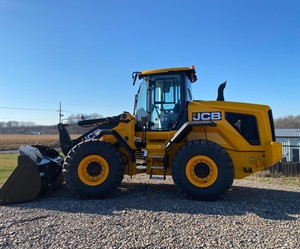 Cargadora compacta sobre orugas JCB 3TS-8T de 74 HP con brazo telescópico, entrega rápida para construcción y agricultura, en venta. - Product Image 6