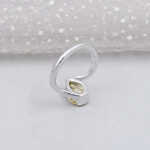 Anillo de Boda de Oro Blanco con Diamante Amarillo en Forma de Pera, Colección de Anillos de Diamantes Elegantes - Product Image 5