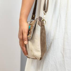 2025 gran oferta diseñador de cuero genuino turquesa Piedra en solapa señoras elegante pelo en piel Cruz cuerpo Sling bolsos cuadrados para mujeres - Product Image 2