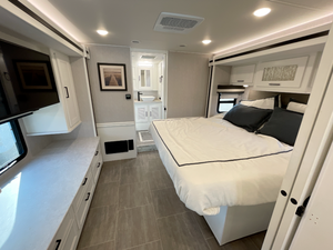 Camping-car Sportscoach RD 411TS 2024 d'occasion, 4UZAB2FC7RCVH9275, pour voyages en famille jusqu'à 7 couchages. - Product Image 3