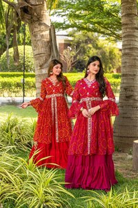 Gujarati Cultural Style Pure Bandhrej Embroidery Thread Work Long Length Traditional Choli With Atteche <b>Shrug</b> For Navratri Fest. - Product Image 4