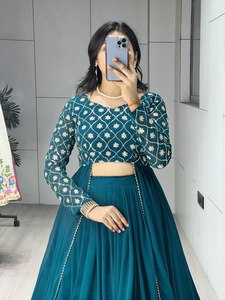Lehenga Choli pour femme, en georgette, avec des sequins et des broderies, vêtement occasionnel, fabriqué à Surat, en vente - Product Image 5