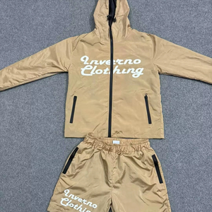 Ensemble coupe-vent léger avec short pour homme, tenue de survêtement streetwear à logo personnalisé - Product Image 1