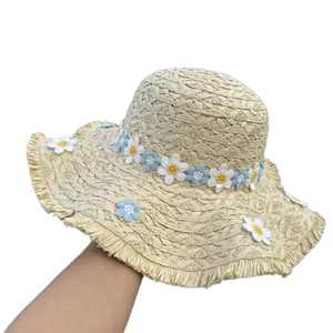 Chapeau de paille d'été pour femme, nouveau style pour les voyages en plein air, grand pare-soleil, protection solaire, chapeau à bord fleuri pour les vacances - Product Image 1