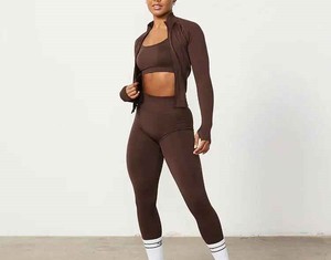2025 ensemble de vêtements de sport de fitness pour femmes personnalisé veste de yoga, leggings d'entraînement et soutien-gorge de sport vêtements de sport - Product Image 5