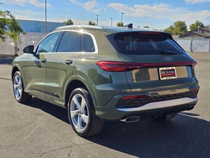 (W&T) PROMOCIÓN Venta de Autos Usados: Audi Q5 Premium Plus 2025, SUV 4 Puertas con Tracción en las Cuatro Ruedas (2.0L 4 Cilindros Turbo 7AM), Color Verde Metálico - Product Image 4