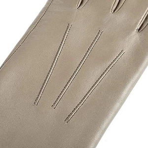 ถุงมือแฟชั่นฤดูหนาวสำหรับผู้หญิงคุณภาพดีที่สุด หนังแกะบุแคชเมียร์ อุ่นสบาย ป้องกันไฟฟ้าสถิตย์ กันลื่น ทนทาน ขอบยางยืด - Product Image 4