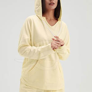 Ensembles courts à capuche pour femmes avec logo personnalisé de haute qualité dernière conception de vêtements de rue en coton et polyester - Product Image 4