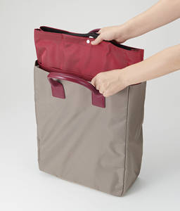 Tsuletette Sac fourre-tout blanc décontracté à 2 voies avec fermeture à bouton Conception d'éventail en papier - Product Image 5