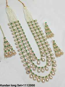 Indian Long Mala Kundan & Motipearl Juego de collar de perlas de Gargantilla Kundan de piedra dorada de moda con juego de pendientes y mangtika - Product Image 2