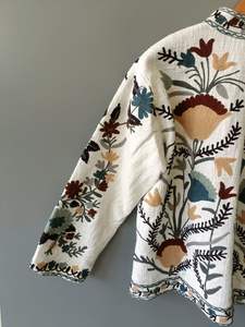 Nueva chaqueta acolchada corta de invierno con bordado Suzani, regalo Unisex con relleno de algodón tejido - Product Image 4