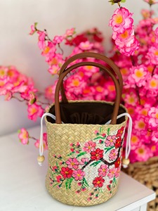 Bolsa cilíndrica artesanal de nueva colección con un diseño compacto conveniente para llevar para reuniones, salidas de café o paseos por la ciudad - Product Image 3