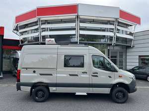 Fourgonnette 2024-2025, moteur atmosphérique 4.5L, boîte automatique, transmission intégrale, conduite à gauche, sièges en cuir, pneus R17 - Product Image 6