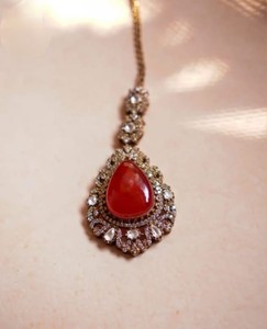 Bijoux de mode en laiton élégant plaqué or Maangtika à la mode pour un usage quotidien - Product Image 2