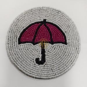 Posavasos de té con cuentas hecho a mano elegante con diseño de paraguas encantador Rosa Blanco redondo acento Decoración de mesa colección de alfombrillas - Product Image 1