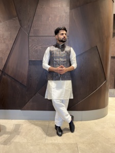 Premium algodón mandarín cuello Kurta payjama conjunto con jequard trabajo y koti perfecto para todas las ocasiones - Product Image 3