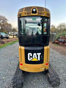 รถขุดขนาดเล็ก CAT 302 CR 2 ตัน ยี่ห้อแคตเตอร์พิลลาร์ ระบบไฮดรอลิก แบบตีนตะขาบ เครื่องจักรก่อสร้างขนาดเล็ก พร้อมหัวตักดิน เครื่องยนต์ และปั๊มเกียร์ - Product Image 3