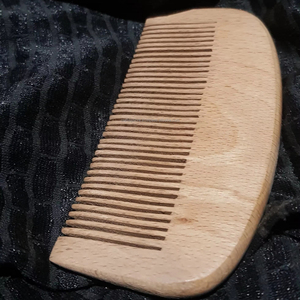 Peigne à cheveux en bois de hêtre durable en gros Peigne commun démêlant en bois fabriqué à la main pour une utilisation en salon poli direct en Inde - Product Image 1
