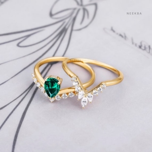 Ensemble de mariage en émeraude fabriqué à la main, bague de fiançailles en forme de poire en émeraude cultivée en laboratoire associée à une alliance en moissanite en argent 925 - Product Image 6