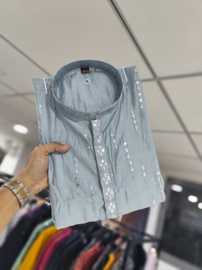 Tissu en coton romain lourd avec broderie et travail de miroir pour les mariages formels, les fêtes et le Diwali - Product Image 5