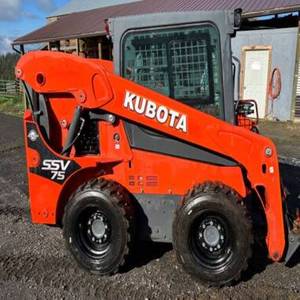 Livraison Rapide Chargeuse compacte Kubota SSV75 d'occasion, neuve ou avec composants essentiels moteur et transmission de qualité supérieure, disponible à l'achat immédiat - Product Image 1