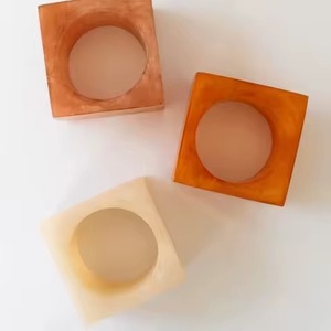 Anillos de servilleta de resina para una decoración de mesa elegante con un intrincado trabajo artesanal para uso en banquetes. - Product Image 2