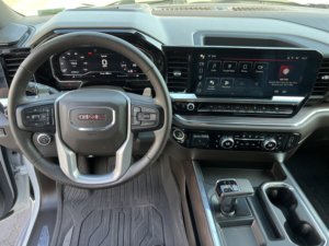 GM_C Sierra 1500 SLT 2023 Usada en Buen Estado - Product Image 5