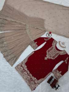 Buscando este hermoso traje de diseñador del mismo color en tela de imitación Georgette con interior y codificación y trabajo de secuencia con perla - Product Image 5