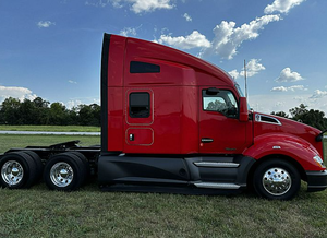 Camión Semirremolque Kenworth T680 Sleeper 2022 Usado, Techo Elevado de 76 Pulgadas, Motor Cummins de 450 HP, Transmisión Automática Endurant de 12 Velocidades, Bajo Kilometraje - Product Image 5