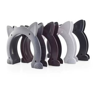 Puerta para Gatos de PVC y Silicona Resistente con Logotipo Personalizado, Diseño de Marco con Orejas de Gato, Fácil Instalación DIY, Embalaje Listo para Venta al por Menor - Product Image 1