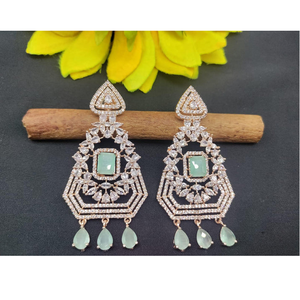 Encantadora pieza de joyería con tachuelas de estilo étnico hecha a mano para que niñas y mujeres la usen en cualquier función de la India - Product Image 3