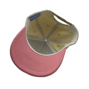 Gorras de béisbol en blanco rosas de dos tonos de 5 paneles con logotipo personalizado. - Product Image 4