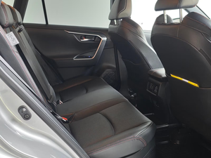 Toyota RAV 4 2021 USADO, 4 cilindros, 2.5L, Potencia-136kW (185hp), 4x4, Combustible-Híbrido, Euro6d, Tracción en las Cuatro Ruedas, Transmisión Automática, Volante a la Izquierda - Product Image 3