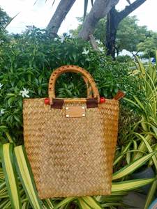 Sac fourre-tout à bandoulière en jonc de mer fait à la main en paille de jacinthe d'eau - Product Image 3