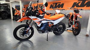 Motocicleta Todoterreno K-T-M-890 Adventure R 2025 con Motor Bicilíndrico en Paralelo de 889cc y 105HP - Product Image 2