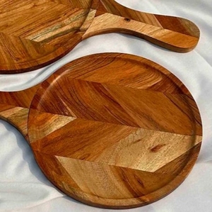 Plateau à pizza rond en bois de haute qualité, personnalisable en gros, avec poignées en bois massif, pour hôtel, restaurant, maison - Product Image 3