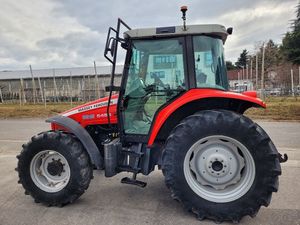 บริษัทจำหน่ายรถแทรกเตอร์ Massey Ferguson 8495 รุ่น 85 แรงม้า สีแดง พร้อมห้องโดยสารและเครื่องยนต์ที่มองเห็นได้ - Product Image 6