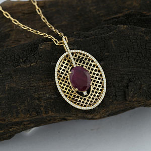 Collier pour femme en or jaune 18 carats avec pendentif en diamant naturel et rubis ovale, fait à la main, pour fiançailles, anniversaire, fabricant indien - Product Image 2
