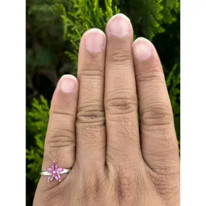 Bague florale en saphir rose, argent sterling 925, bague en pierres précieuses à fleurs faite à la main, fournisseur de bijoux en gros - Product Image 4