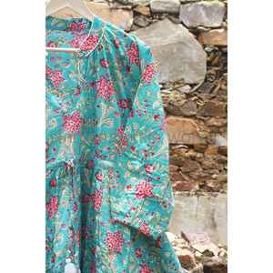 Vestido Midi Boho de Algodón Indio con Estampado en Bloques, Cuello en V, Botones y Mangas Abullonadas - Product Image 2