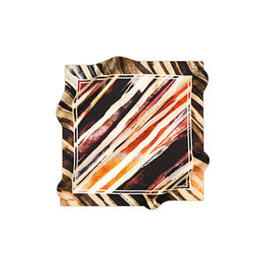 ผ้าพันคอผ้าไหมทวิลสีเบจพร้อมลายโลโก้รูปทรงเรขาคณิต - Product Image 1