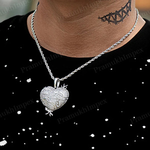 Pendentif Moissanite en forme de coeur pour hommes de haute qualité 925 Sterling Silver Claw Setting Wholesale Parties - Product Image 1