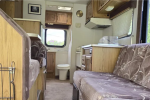 LISTO PARA CONDUCIR - USADO, VOLANTE A LA IZQUIERDA |   CONDUCCIÓN DERECHA |   Autocaravana Toyota Winnebago Micro Mini Warrior de 1991 - Product Image 5