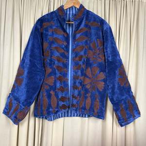 Boho Chic Retro Chic Free Size Robe Hand Embroidered Blue Floral Velvet Suzani Jacket Open Front <b>Winter</b> Coat for Fall Season - Product Image 4
