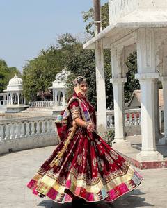 SERIE CON LA NUEVA TELA ESPECIAL PARA NAVRATRI, CHANIYA CHOLI, ALGODÓN MUSLINA GRUESO CON TRABAJO DE ESPEJOS AUTÉNTICO, Secado Rápido para Fiestas - Product Image 4