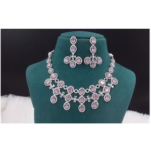 Ensemble de bijoux de luxe AD pour femmes, collier au design traditionnel et moderne - Product Image 1