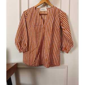 Blusa de Popelina a Rayas Marrón para Mujer, Estilo Simple y Moderno, Manga Tres Cuartos, Decoración con Botones, Talla XL - Product Image 1