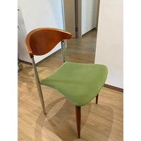 Chaises de salle à manger modernes ergonomiques en cuir PU durable avec pieds en métal chromé, design tendance de luxe léger de petite taille pour la salle à manger à domicile