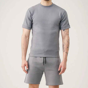 Conjunto de camiseta y pantalones cortos informales para hombre Traje de verano cómodo y elegante Conjunto de camiseta y pantalones cortos de moda transpirable de algodón - Product Image 1